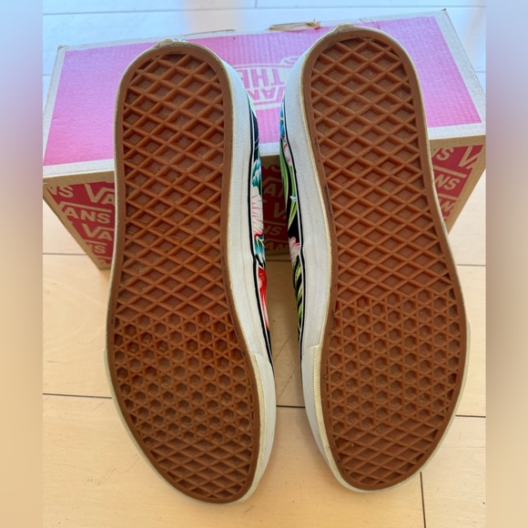 Vans Floral Canvas Sneakers, Hawaiian floral, gently worn, women’s size 9.5 - Picture 3 of 4